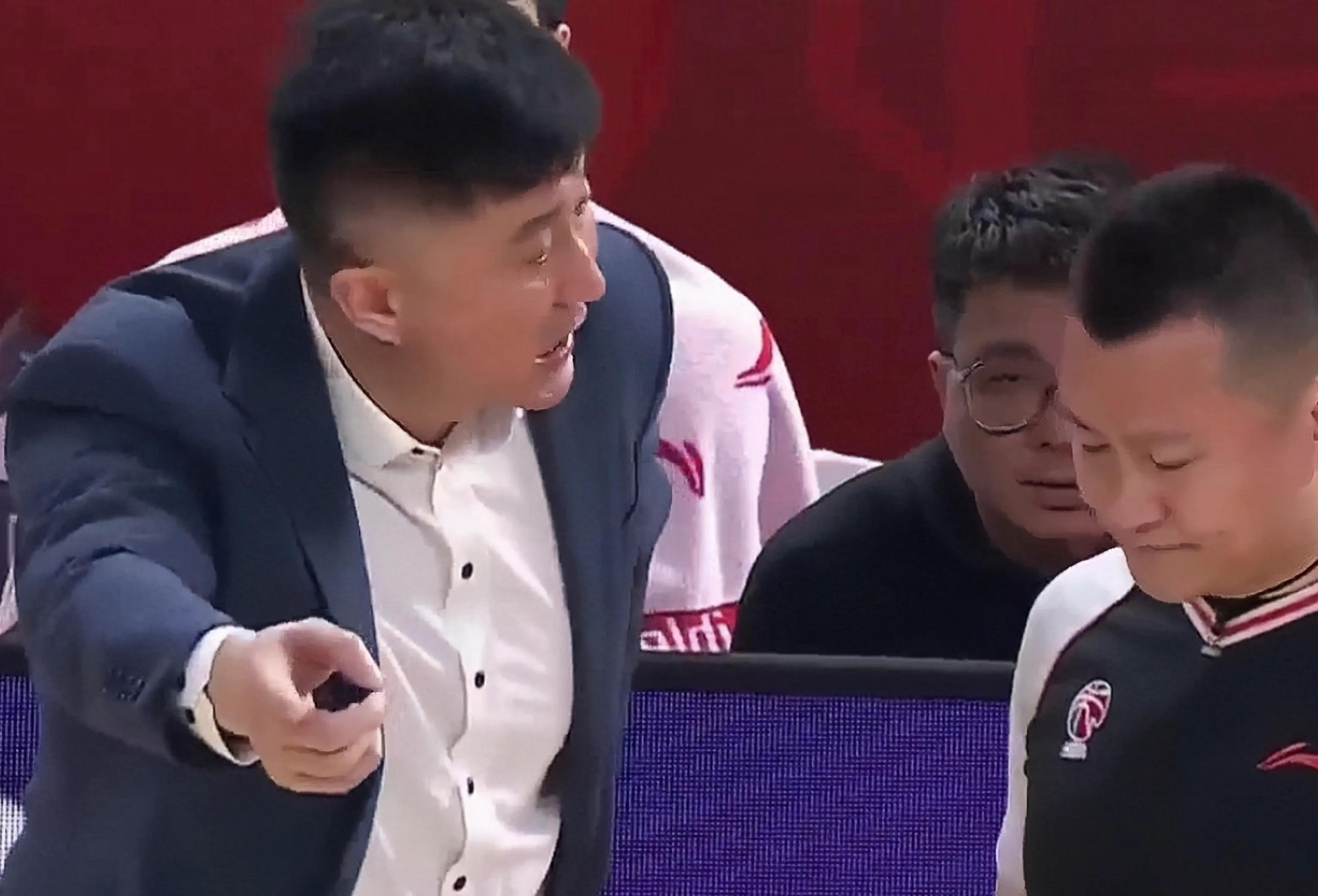 B体育体育官网-山西男篮与广州男篮将上演紧张对决