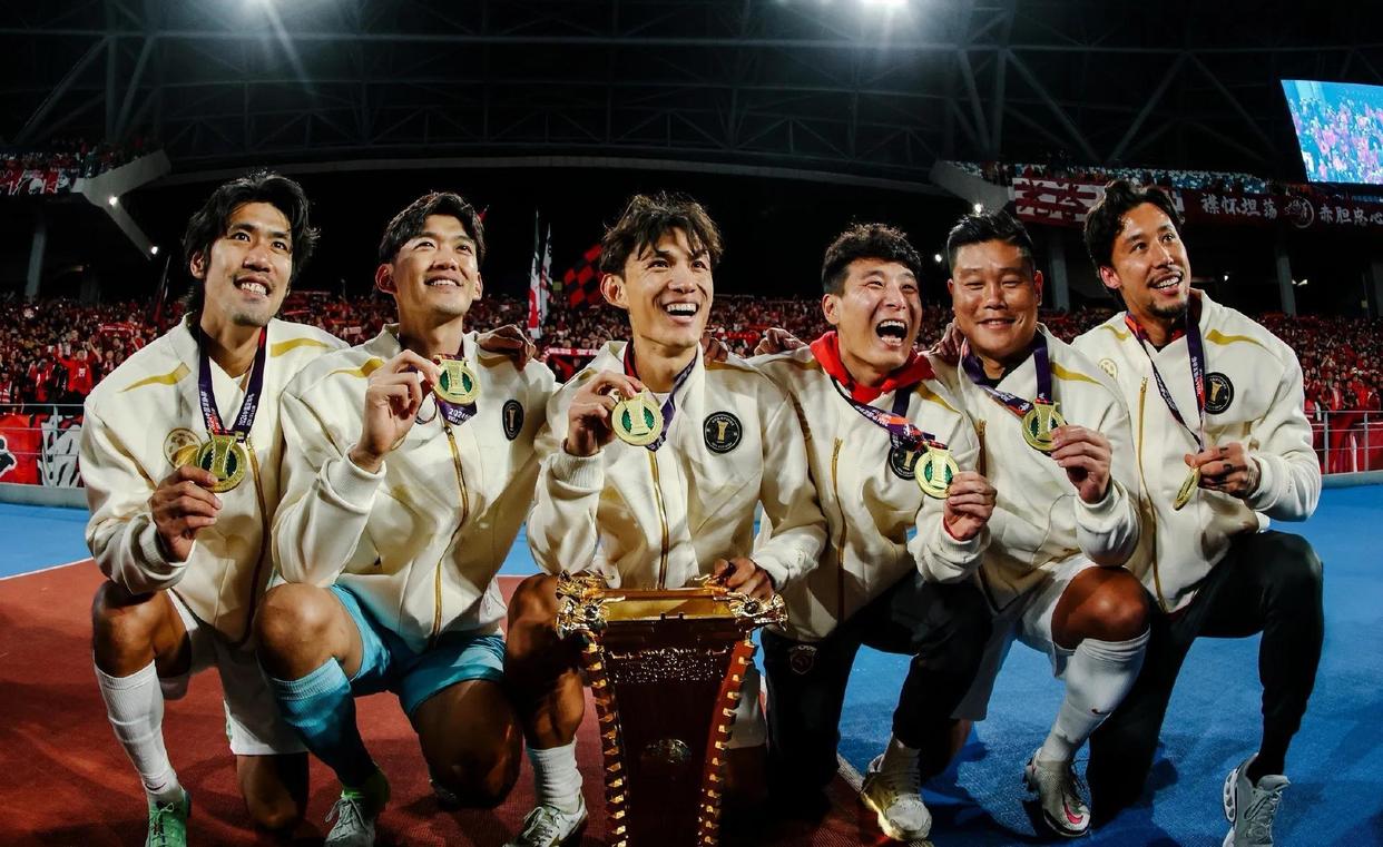 B体育体育vip注册-内援外援助阵，上海上港冲击亚冠冠军宝座的简单介绍