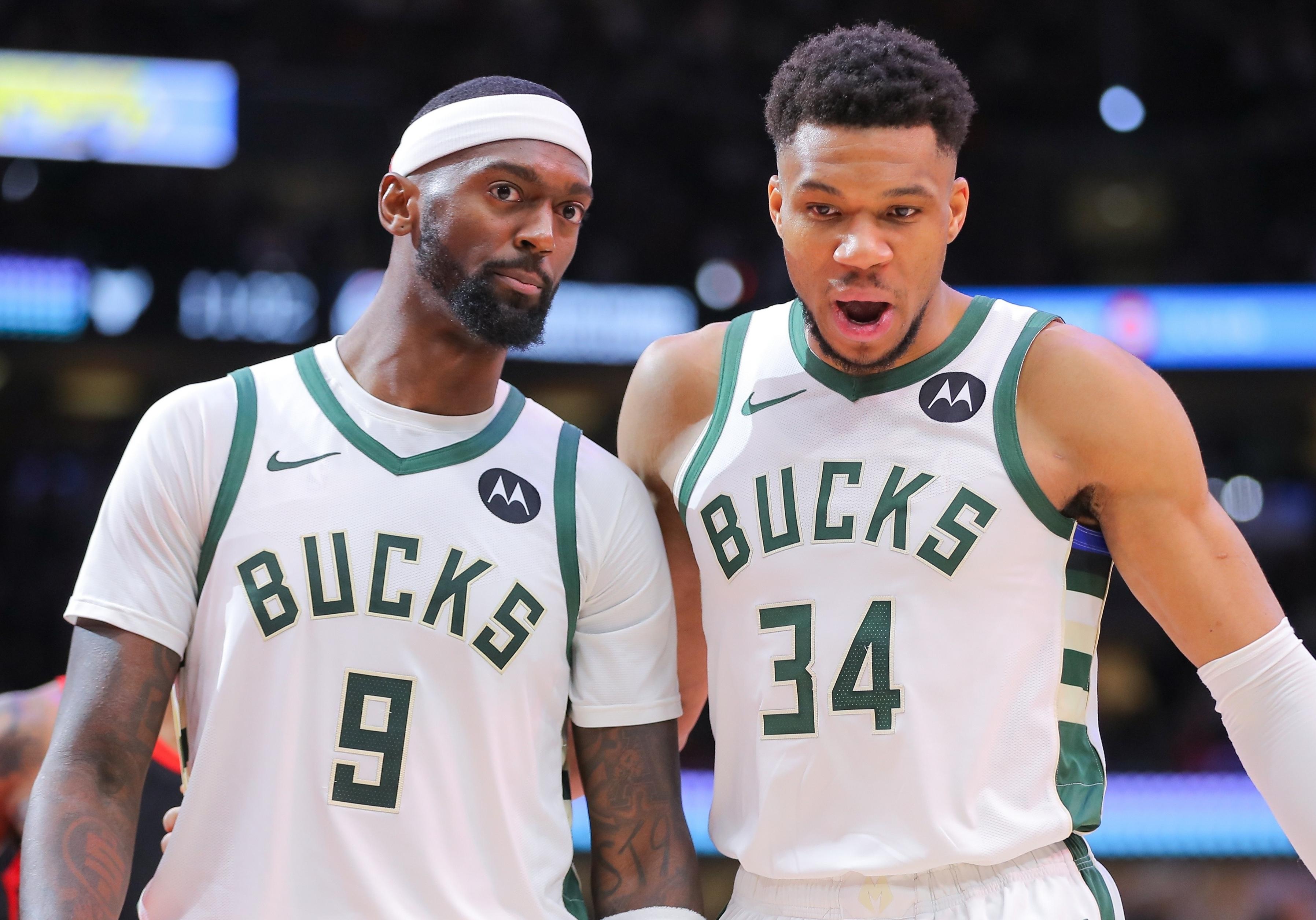 雄鹿全队爆发，轻取对手取得连胜的简单介绍