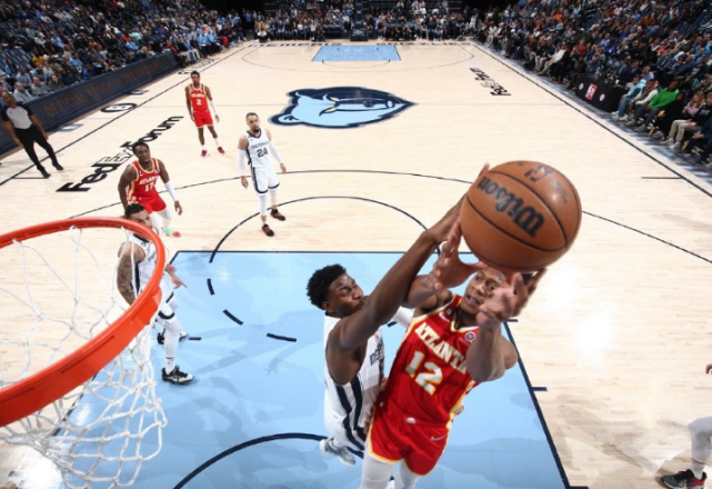 雄鹿大胜灰熊,取得六连胜 雄鹿大胜灰熊,取得六连胜