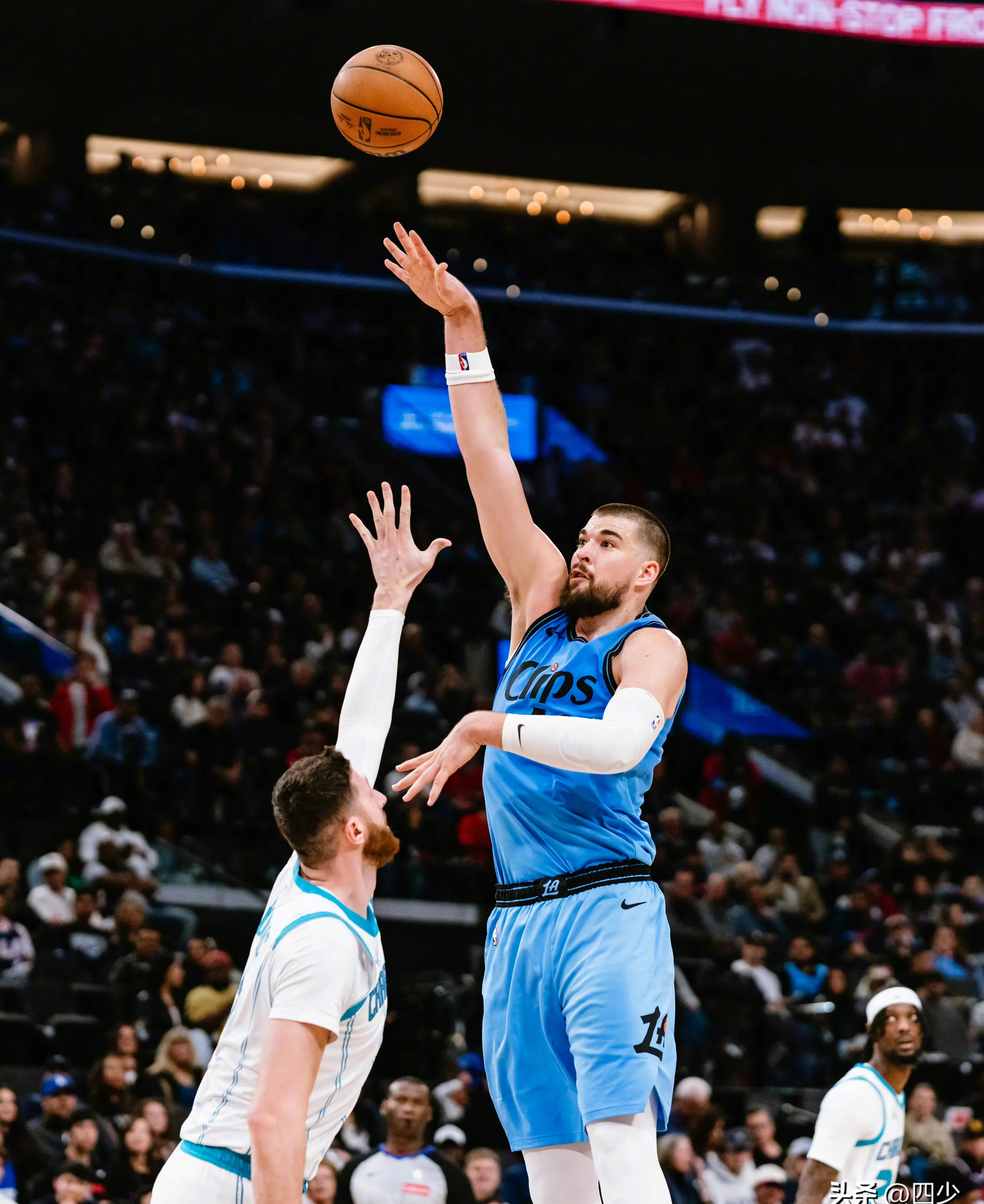 B体育体育官方-快船客场取胜老鹰，哈雷尔发挥出色