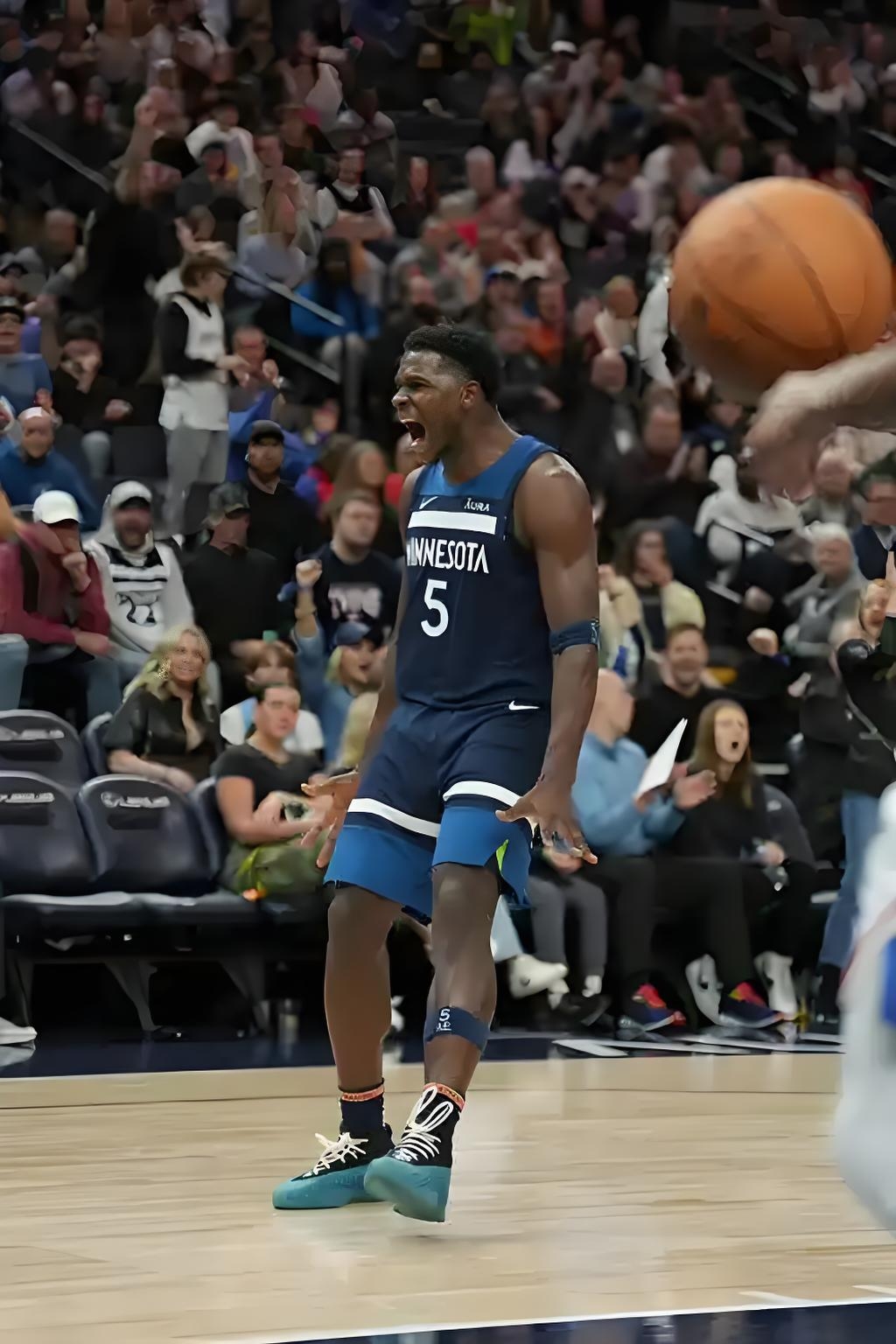 B体育体育官方入口-勇士主场战胜森林狼，库