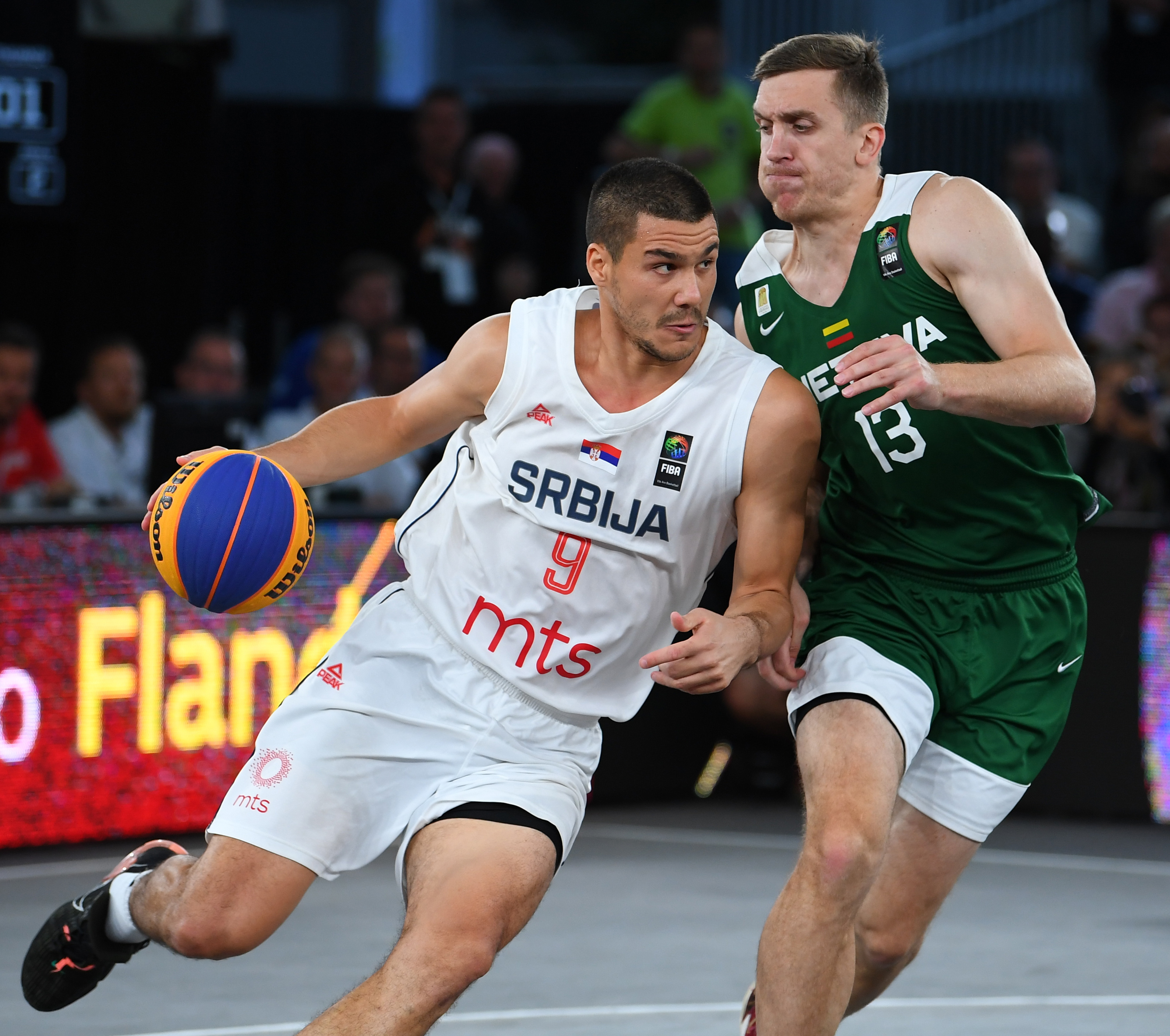 塞尔维亚篮球队力挫强敌，勇夺金牌的简单介绍